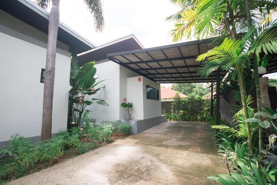 ยูสีเกด รีสอร์ท Sisaket Exterior foto